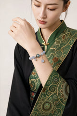 cat-eye-star-teardrop-bracelet-model-a-outfit-a-fashion-02