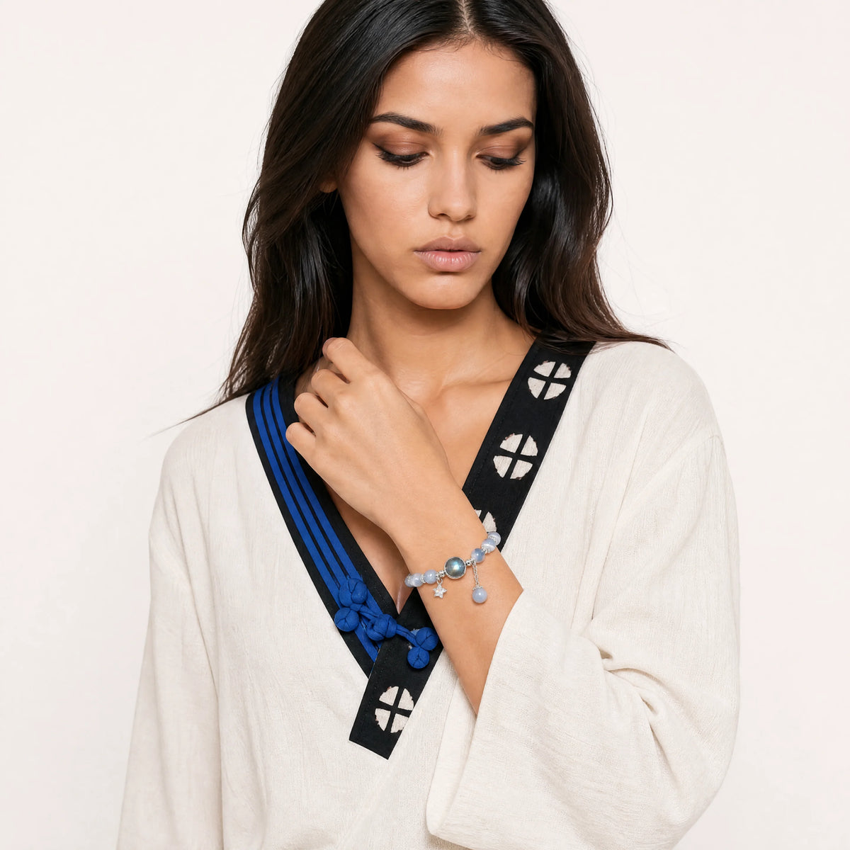 cat-eye-star-teardrop-bracelet-model-b-outfit-b-fashion-01