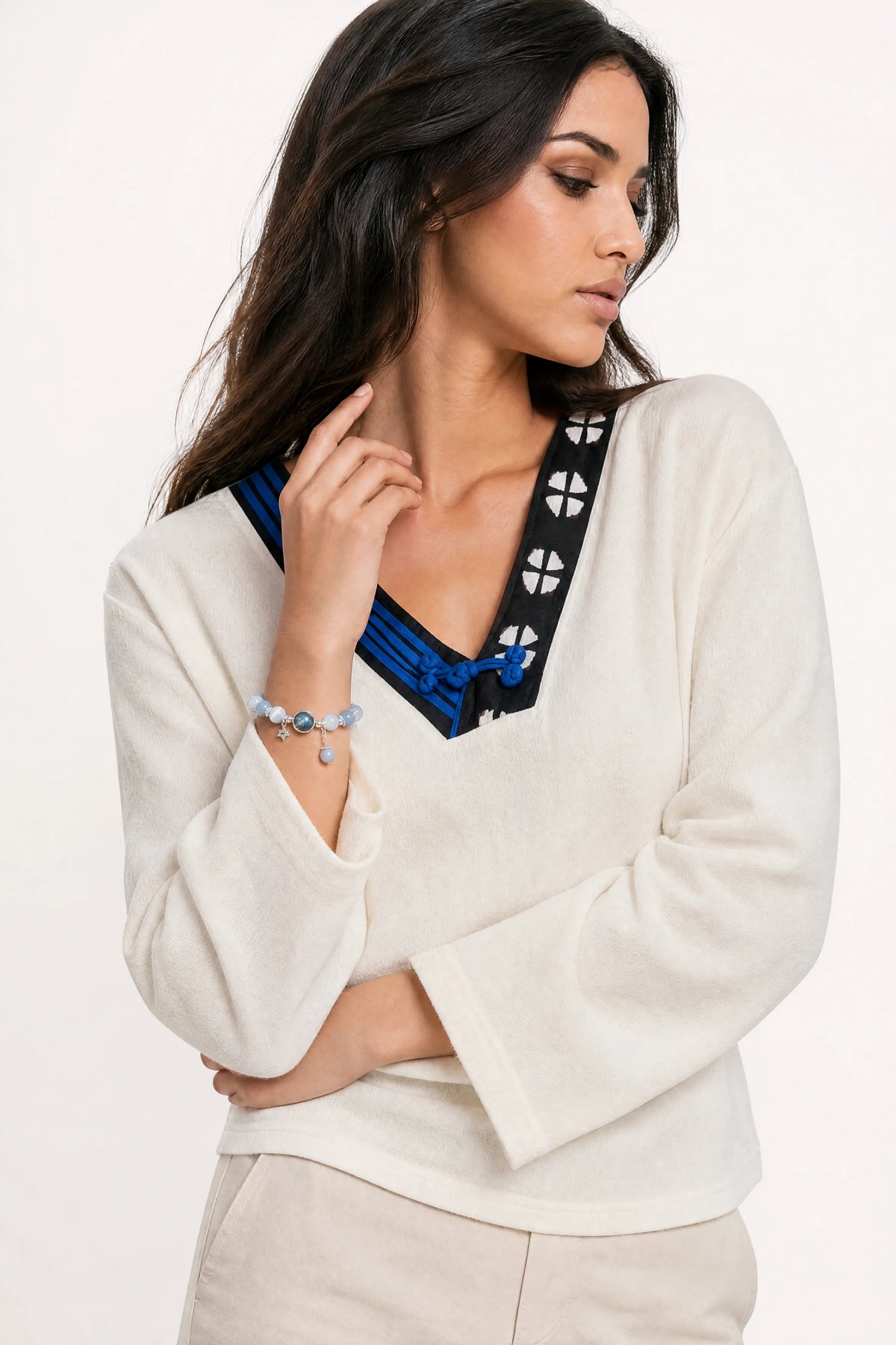 cat-eye-star-teardrop-bracelet-model-b-outfit-b-fashion-02