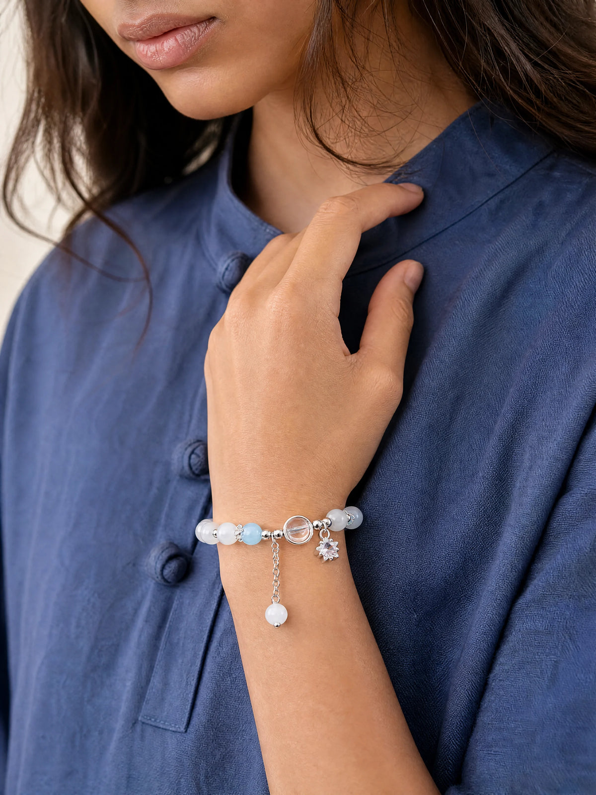 cats-eye-star-bracelet-protection-guidance-model-a-outfit-a-fashion-02