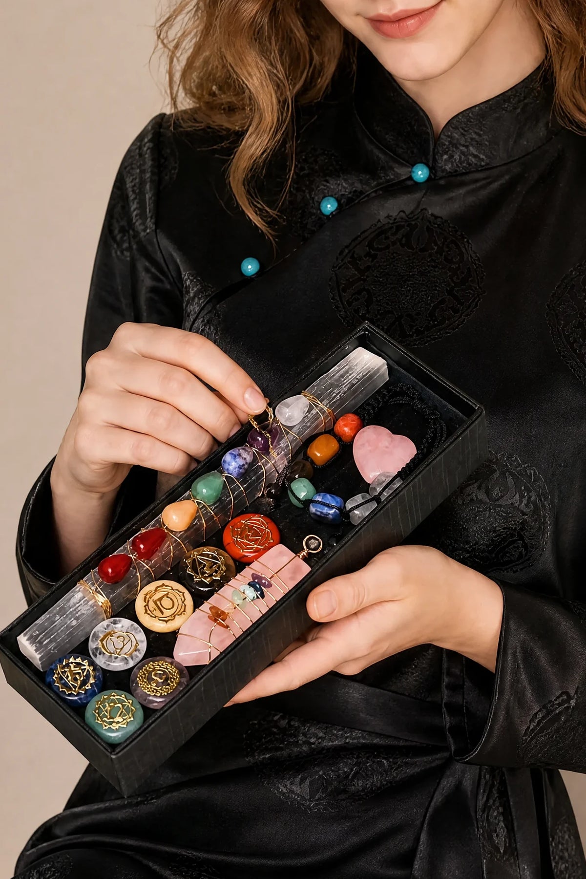 chakra-crystal-practice-gift-set-model-b-outfit-b-fashion-01