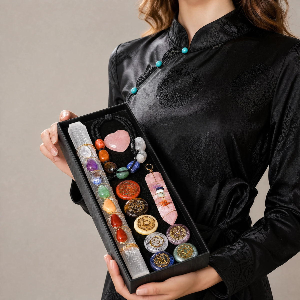 chakra-crystal-practice-gift-set-model-b-outfit-b-fashion-03