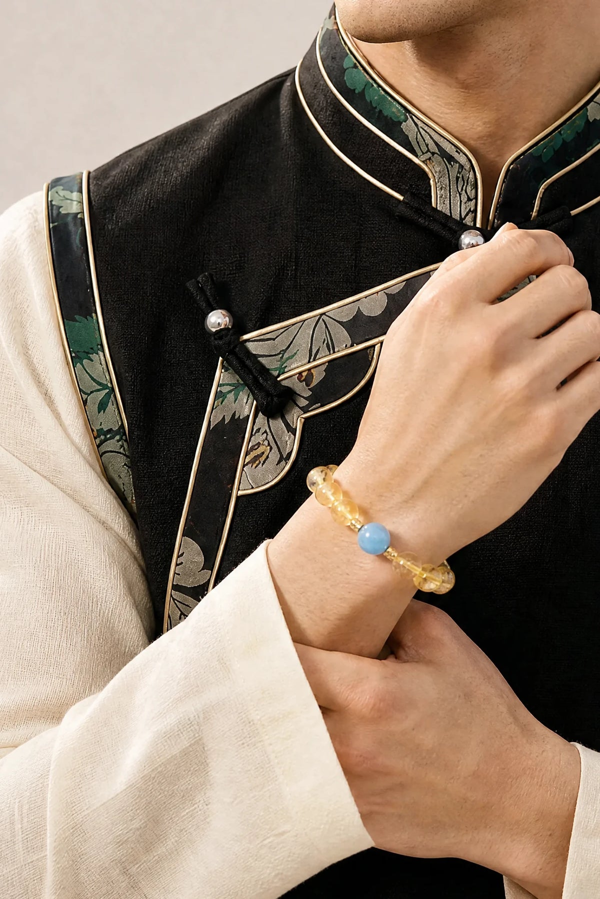 citrine-aquamarine-bracelet-clarity-model-a-outfit-a-fashion-01