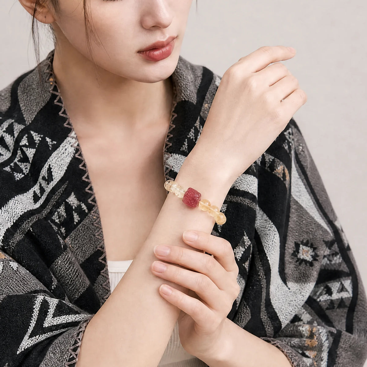 citrine-guardian-lion-bracelet-protection-model-b-outfit-b-fashion-03