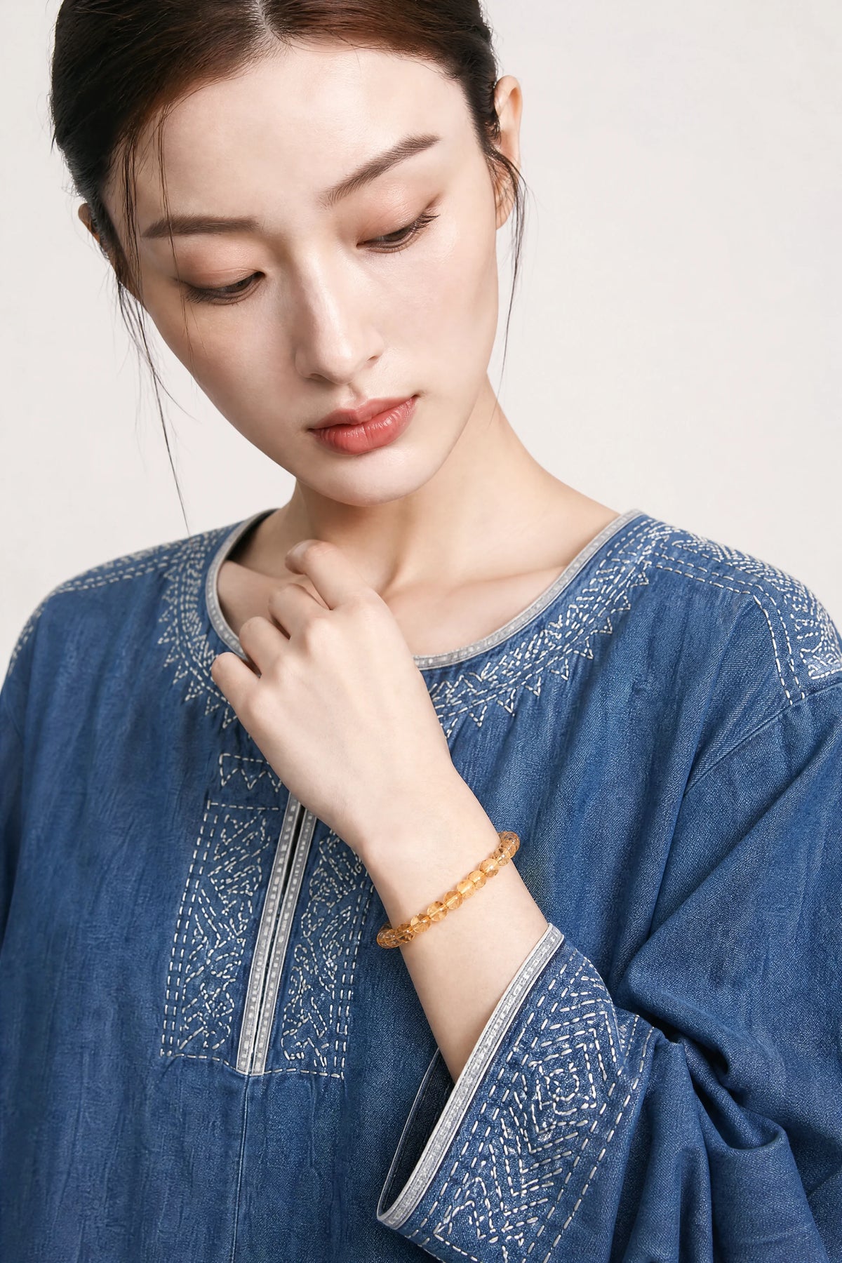 citrine-round-bead-bracelet-model-b-outfit-b-fashion-03
