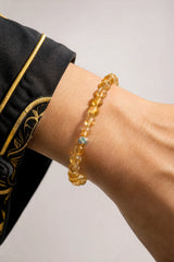citrine-silver-chain-tower-bracelet-model-a-outfit-a-closeup-01