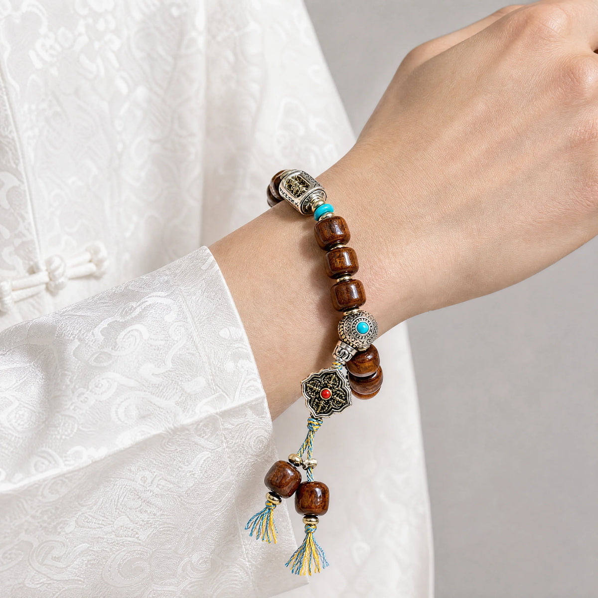 dark-yak-bone-vajra-bracelet-model-a-outfit-a-closeup-01