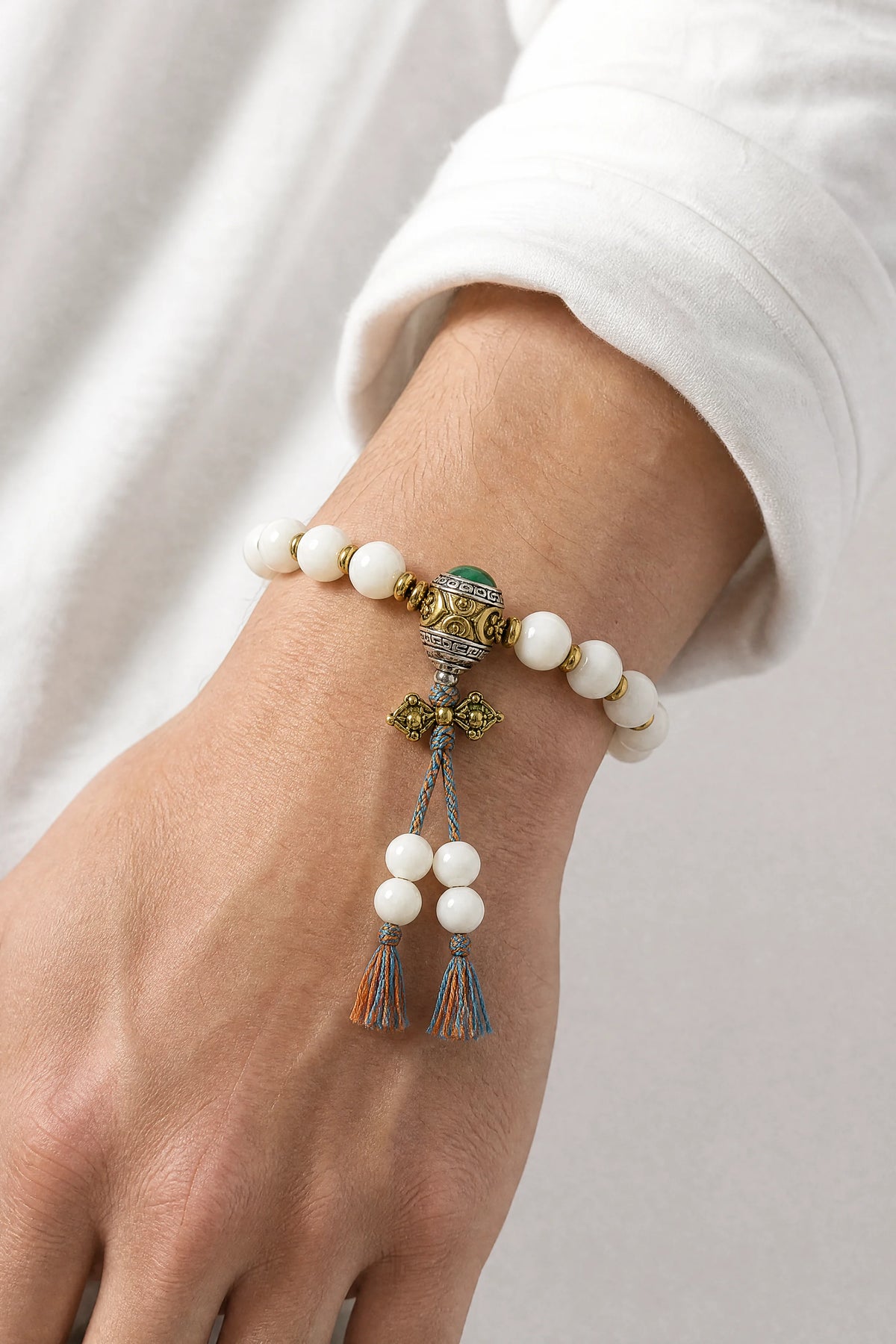 deer-antler-auspicious-cloud-bracelet-model-a-outfit-a-closeup-01