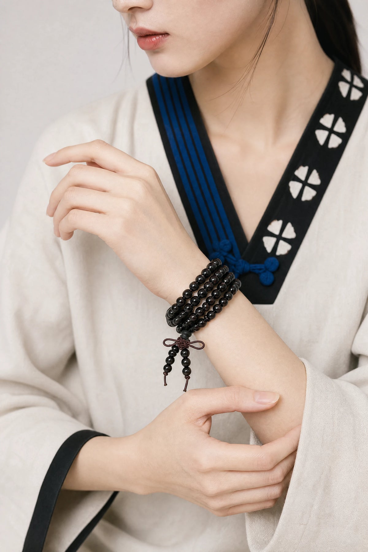 ebony-108-mala-bracelet-model-b-outfit-b-fashion-01
