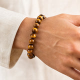faceted-yellow-tiger-eye-bracelet-model-a-outfit-a-closeup-01