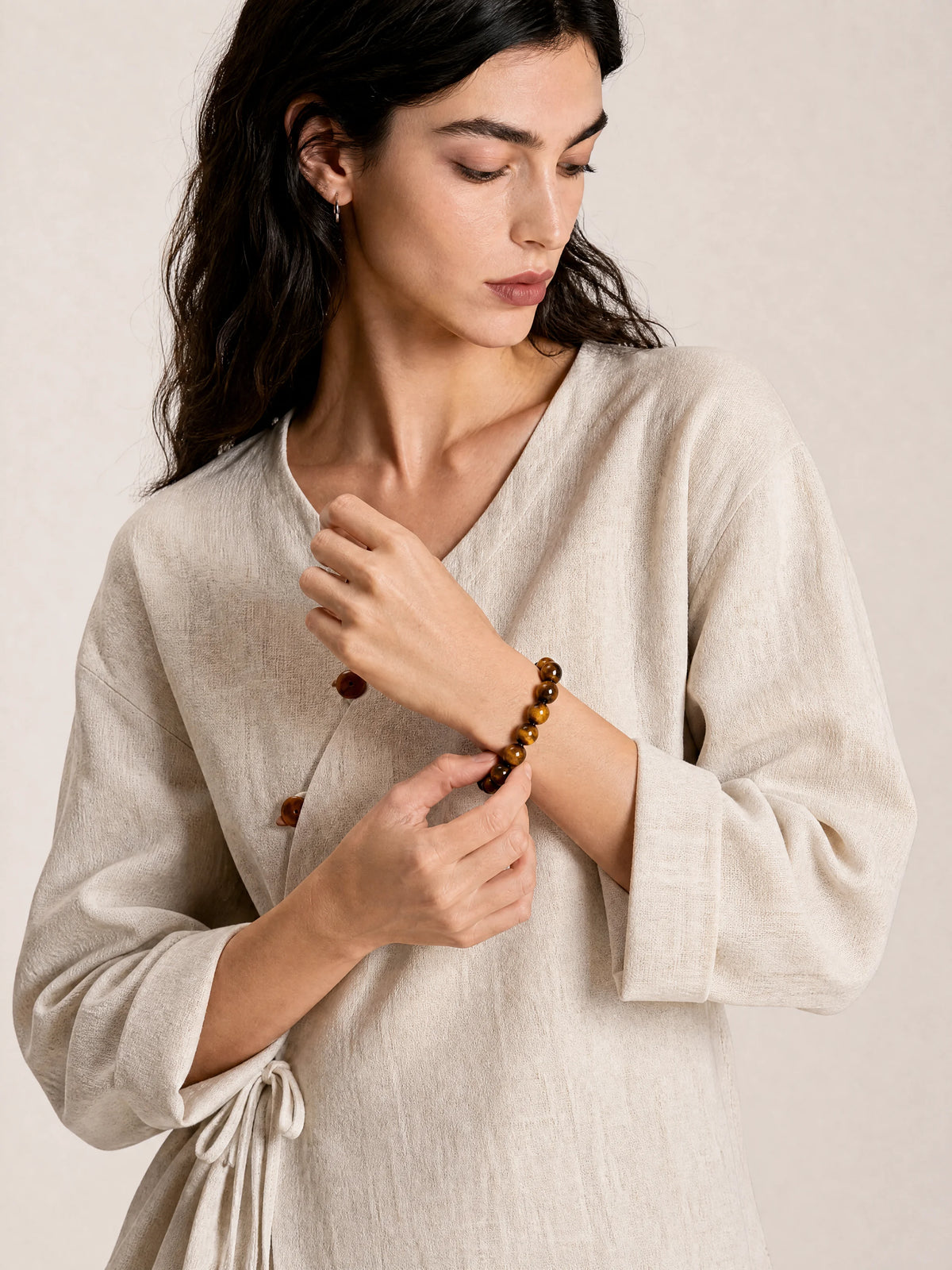 faceted-yellow-tiger-eye-bracelet-model-b-outfit-b-fashion-02