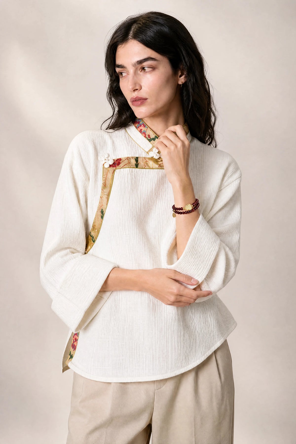 garnet-hetian-jade-gourd-bracelet-model-a-outfit-a-fashion-03