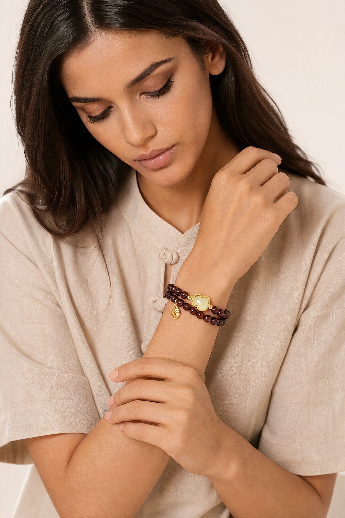 garnet-hetian-jade-gourd-bracelet-model-b-outfit-b-fashion-03
