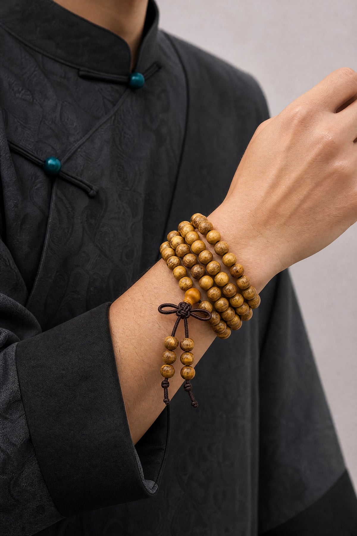 golden-sandalwood-mala-bracelet-model-a-outfit-a-closeup-01