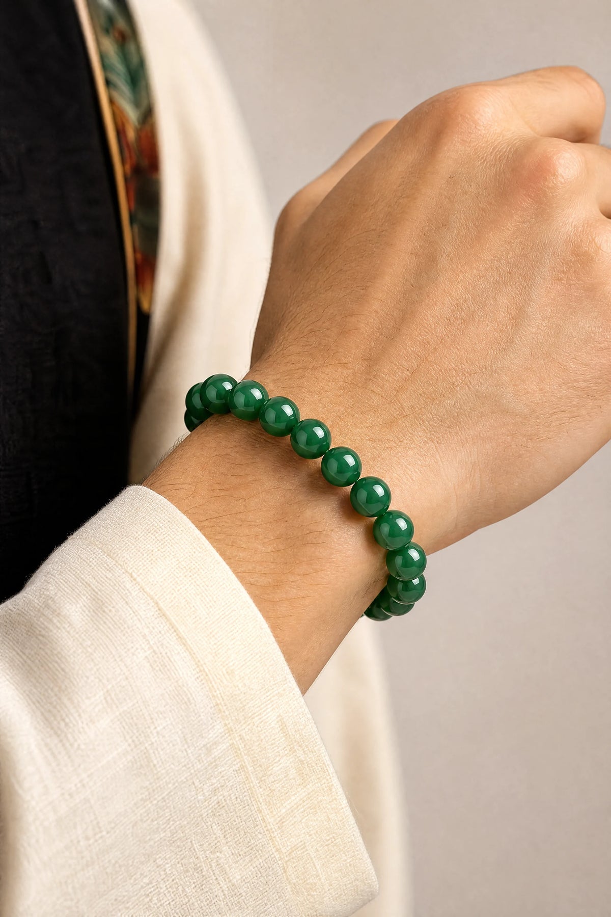 green-agate-bracelet-balance-model-a-outfit-a-closeup-01