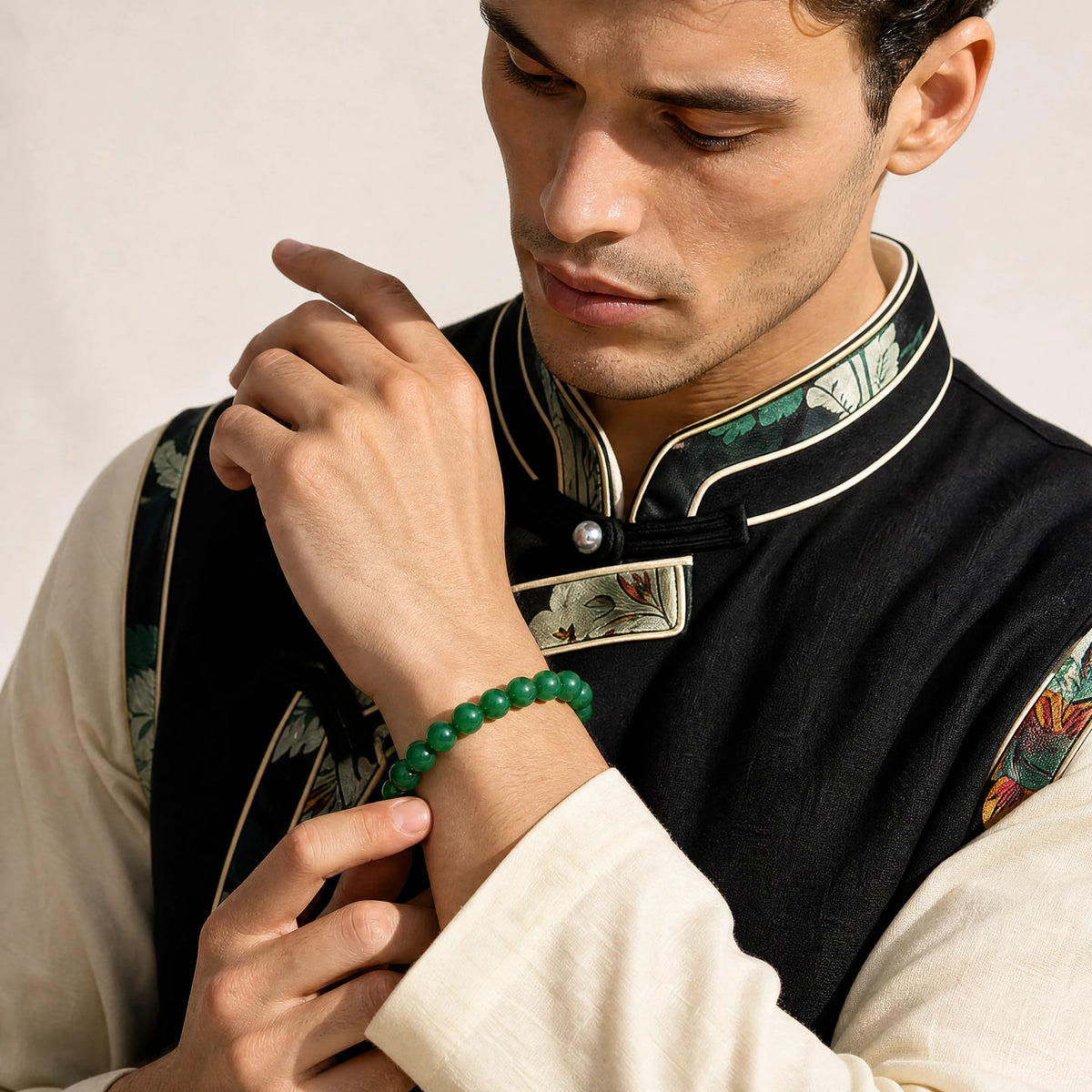 green-agate-bracelet-balance-model-a-outfit-a-fashion-02