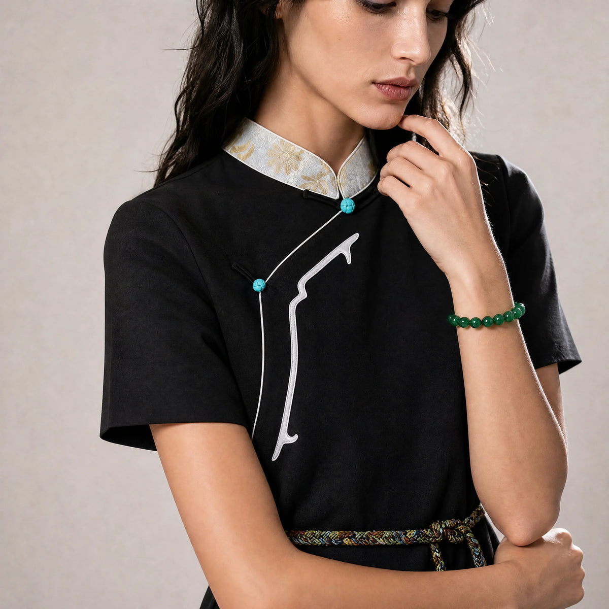 green-agate-bracelet-balance-model-b-outfit-b-fashion-02