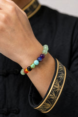 green-aventurine-chakra-bracelet-model-a-outfit-a-closeup-01