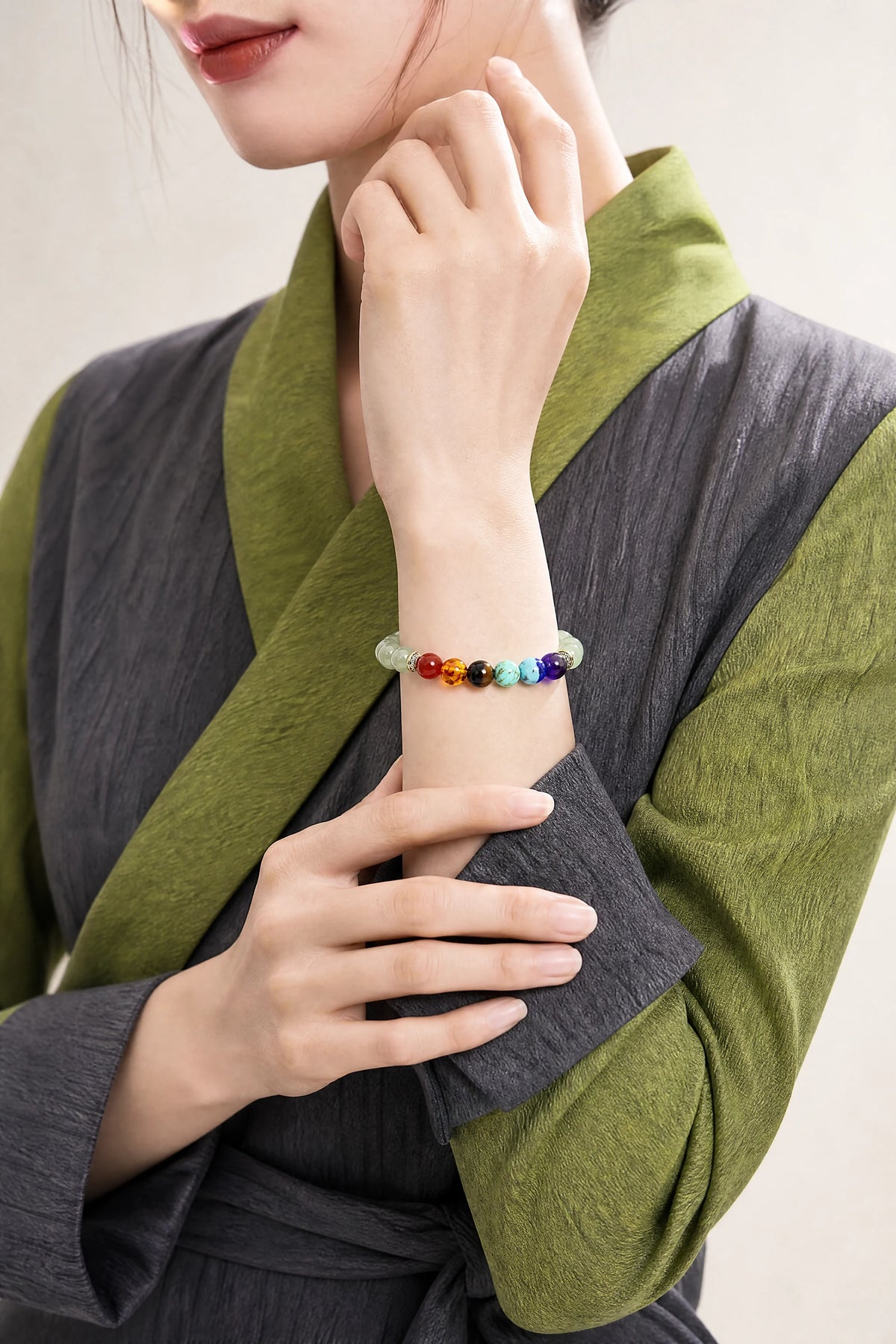 green-aventurine-chakra-bracelet-model-b-outfit-b-fashion-03