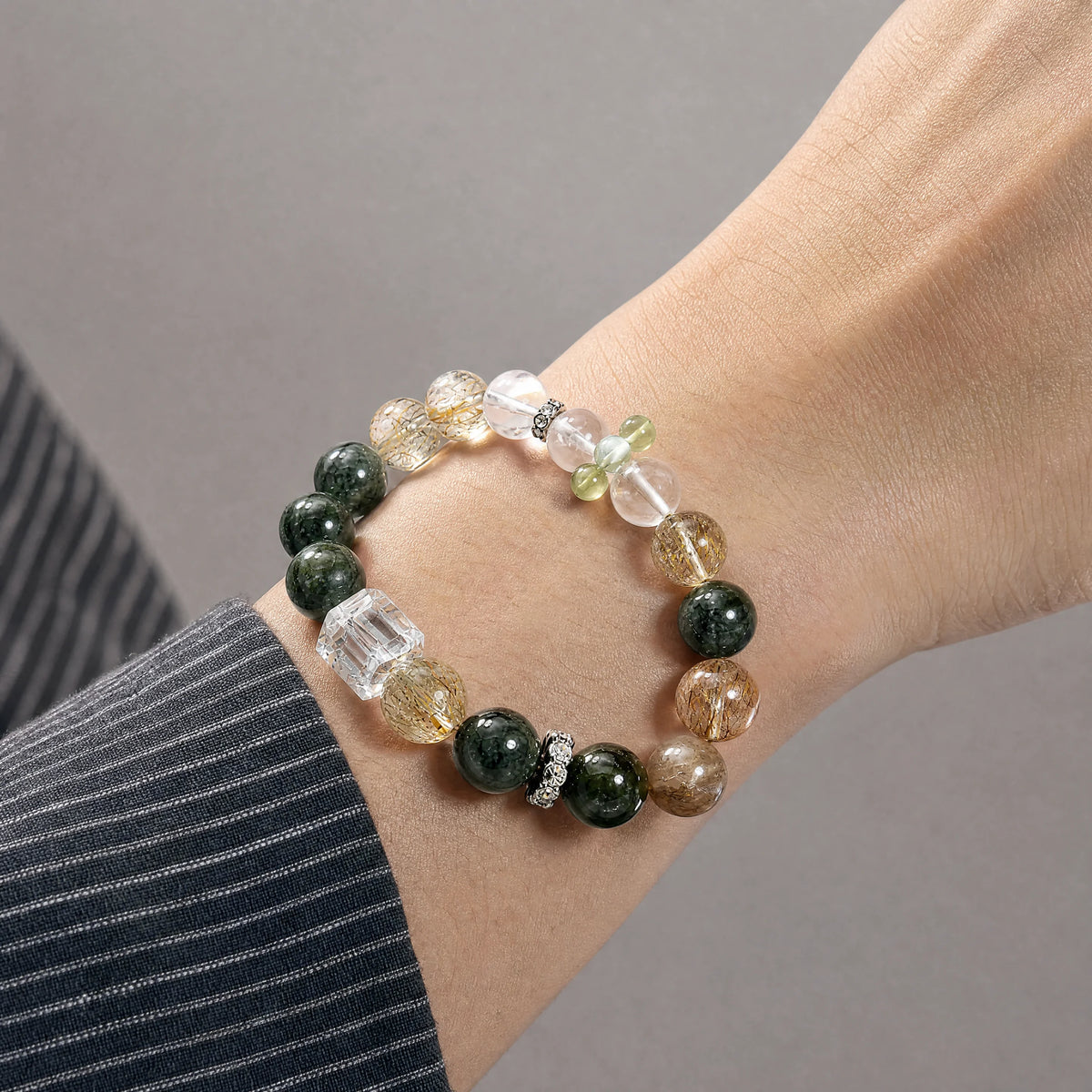 green-rutilated-quartz-mix-bracelet-model-a-outfit-a-closeup-01