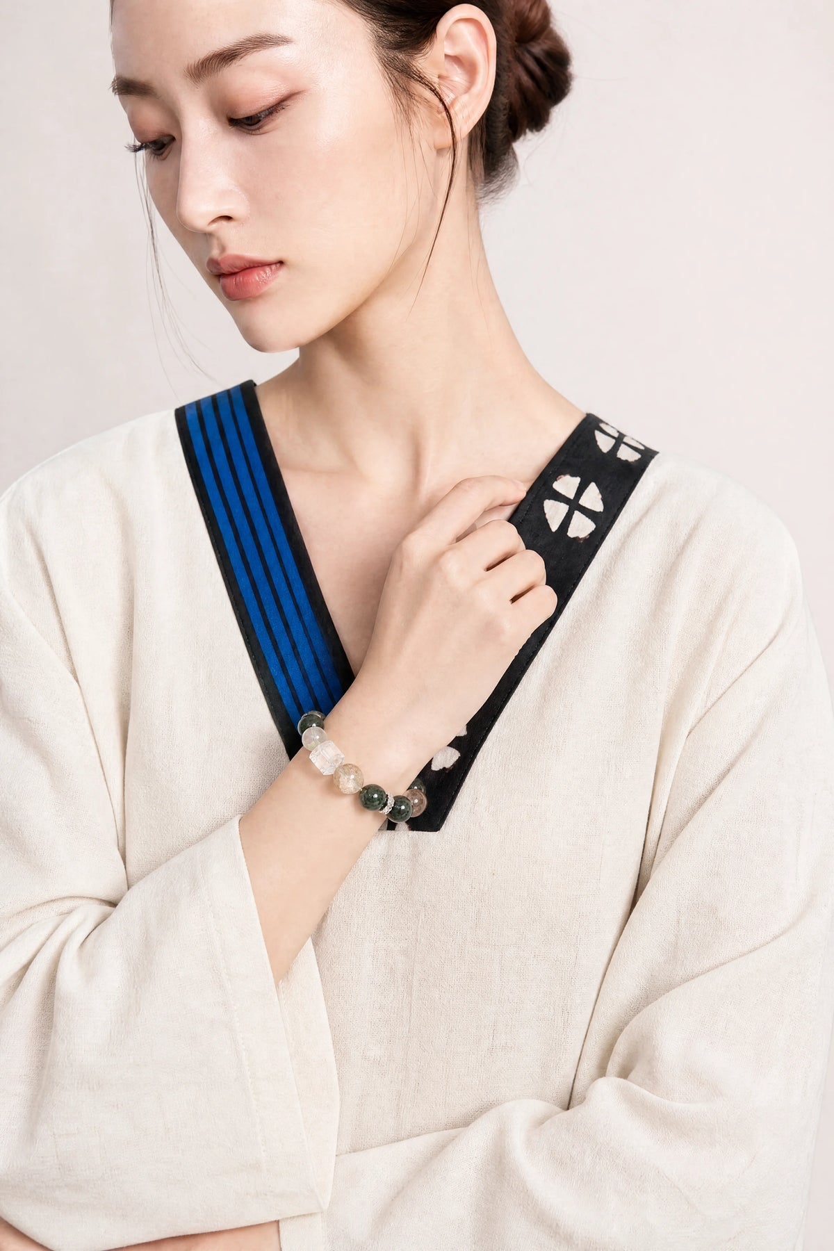 green-rutilated-quartz-mix-bracelet-model-b-outfit-b-fashion-01
