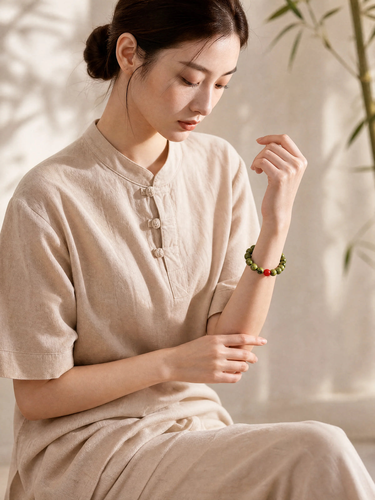 green-sandalwood-agate-mala-bracelet-model-b-outfit-b-fashion-02