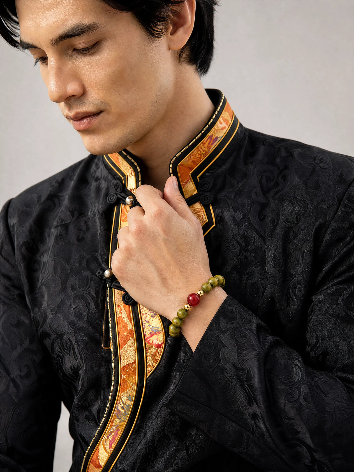 green-sandalwood-cinnabar-mala-bracelet-model-a-outfit-a-fashion-01