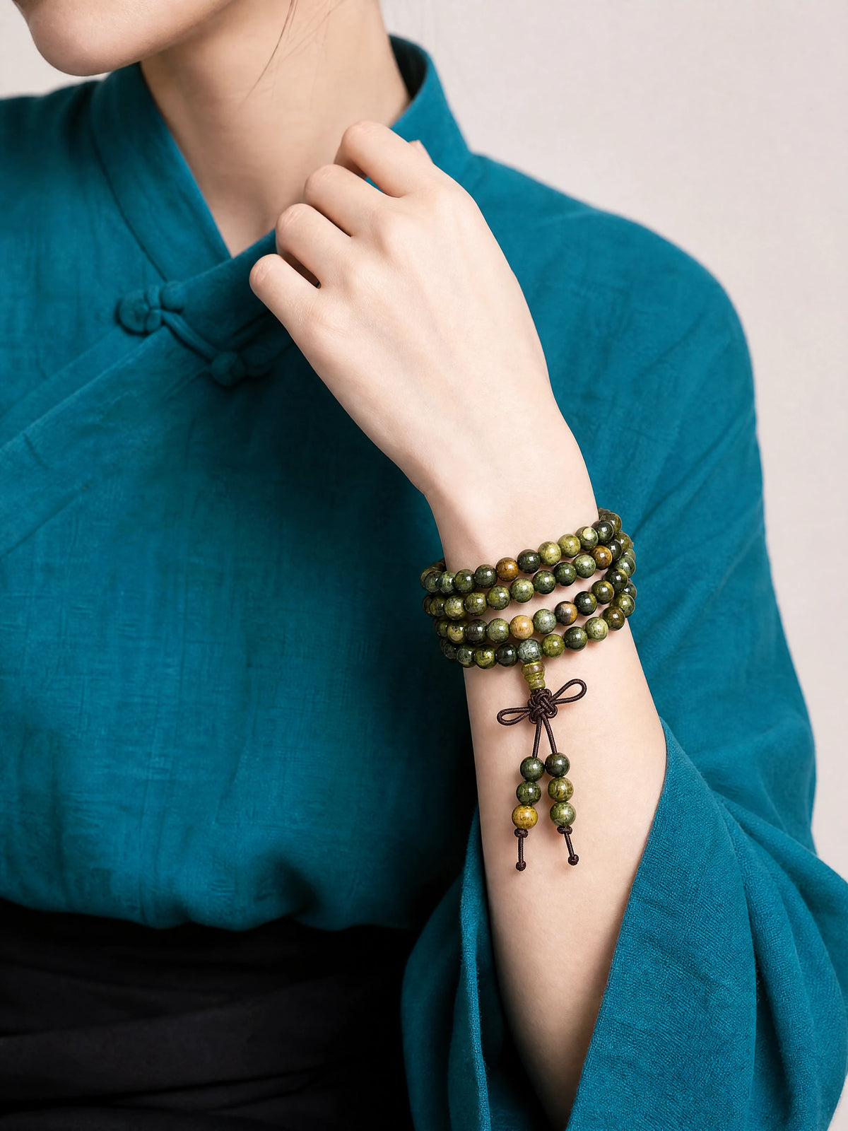 green-sandalwood-figured-grain-mala-bracelet-model-b-outfit-b-fashion-03