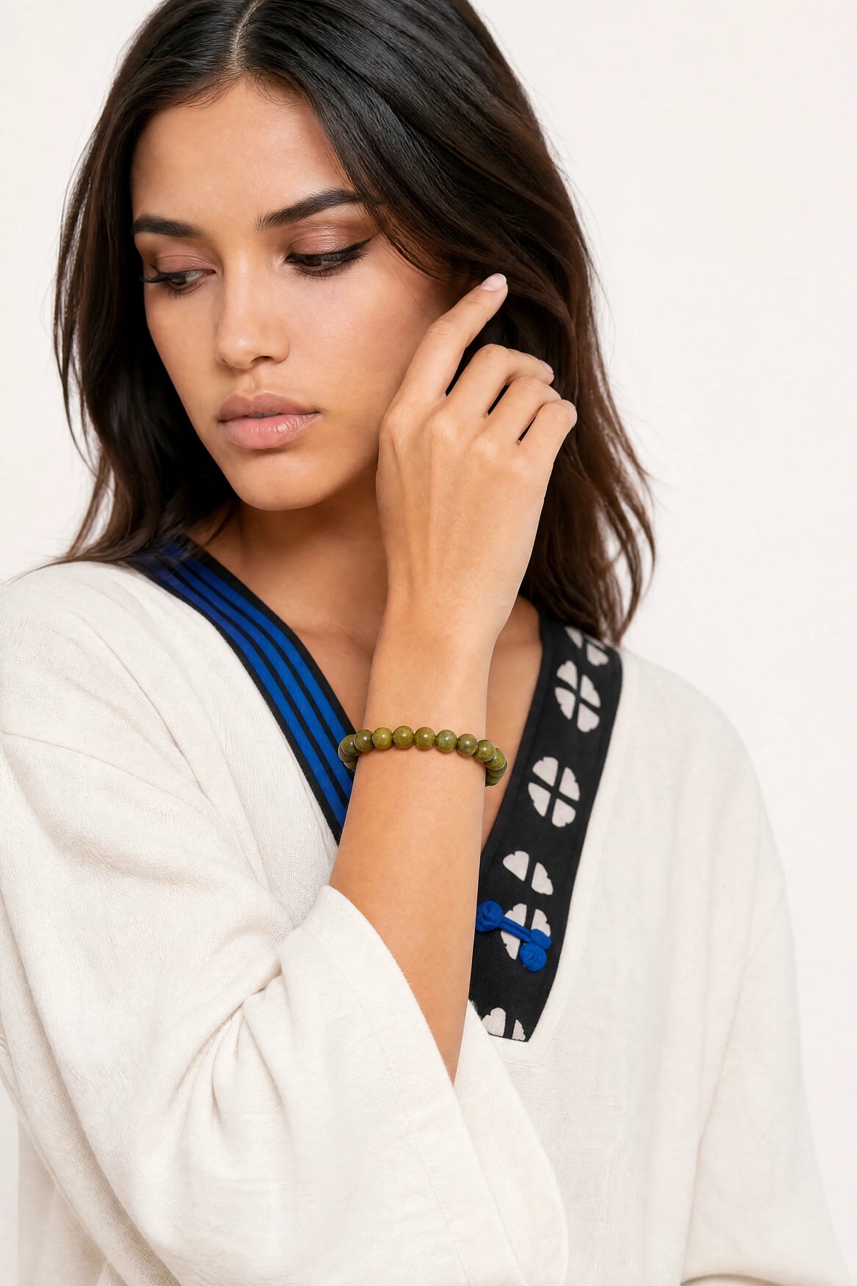 green-sandalwood-mala-bracelet-plain-model-b-outfit-b-fashion-03