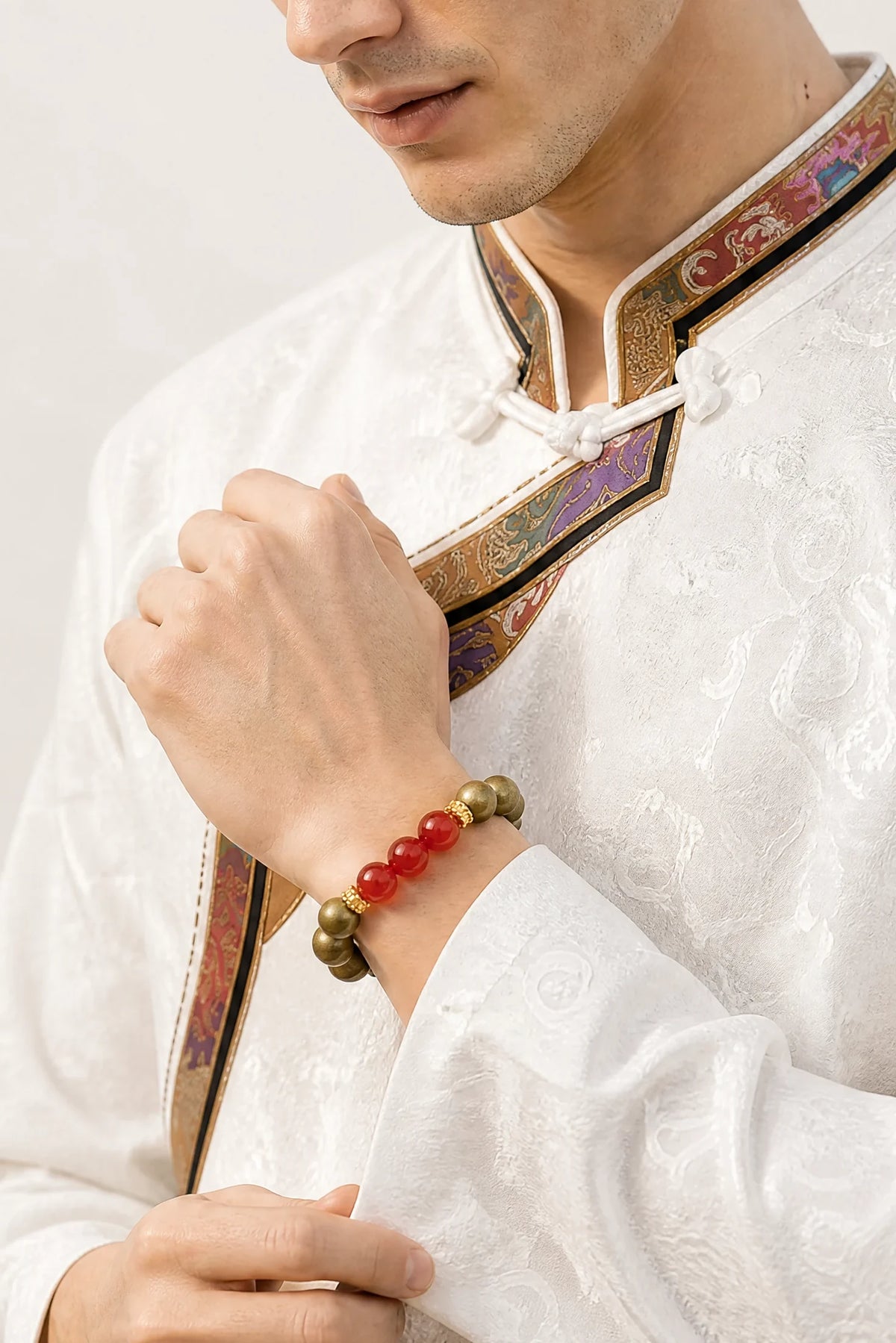 green-sandalwood-triple-agate-mala-bracelet-model-a-outfit-a-fashion-01