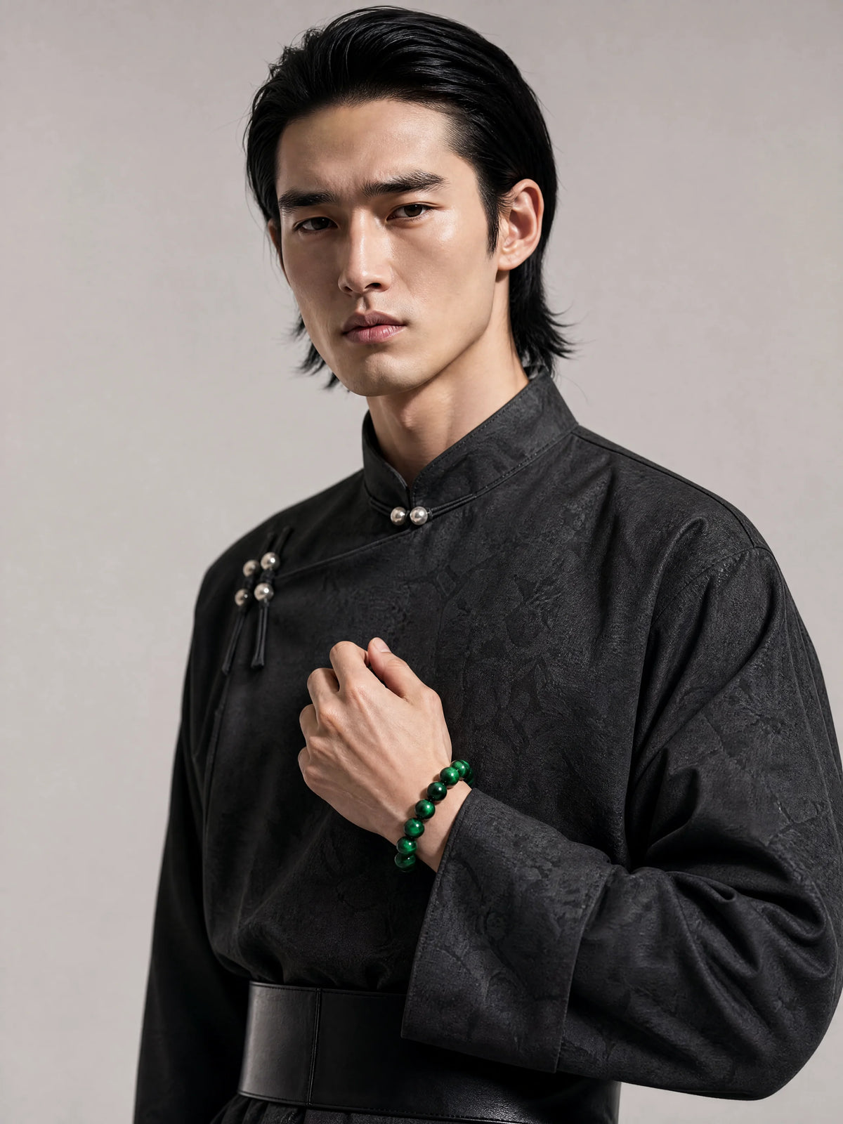 green-tiger-eye-bead-bracelet-model-a-outfit-a-fashion-01