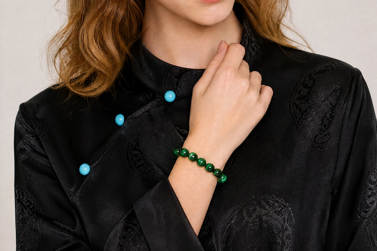 green-tiger-eye-bead-bracelet-model-b-outfit-b-fashion-03
