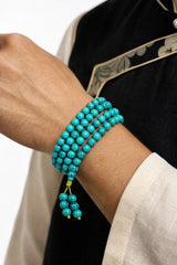 green-turquoise-108-bead-mala-bracelet-model-a-outfit-a-closeup-01