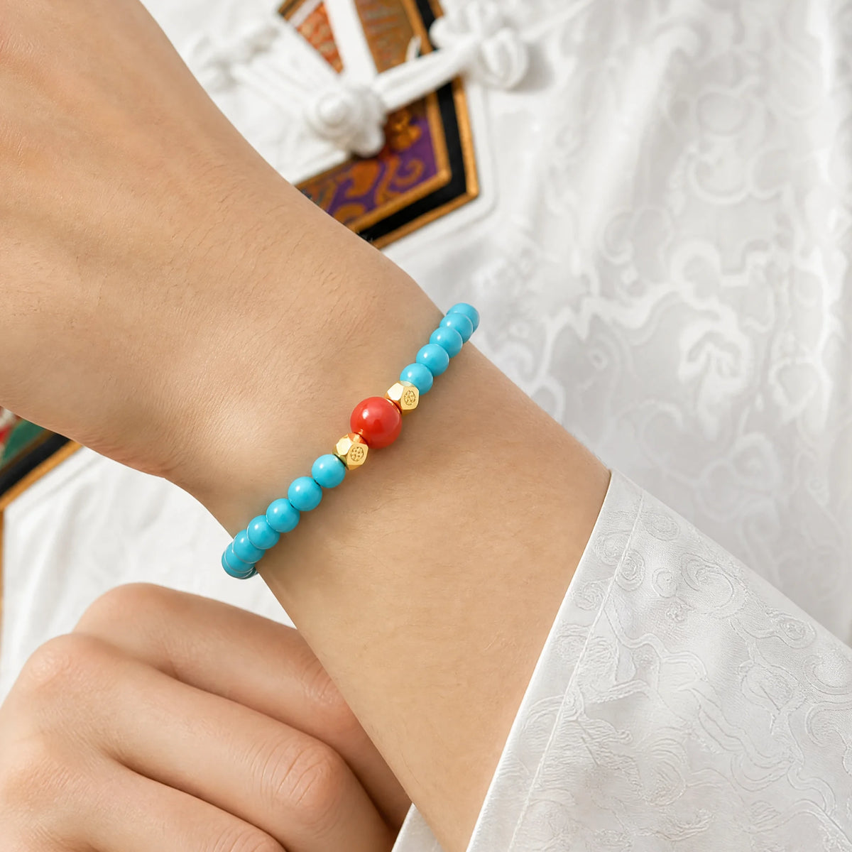 green-turquoise-red-agate-bracelet-model-a-outfit-a-fashion-02