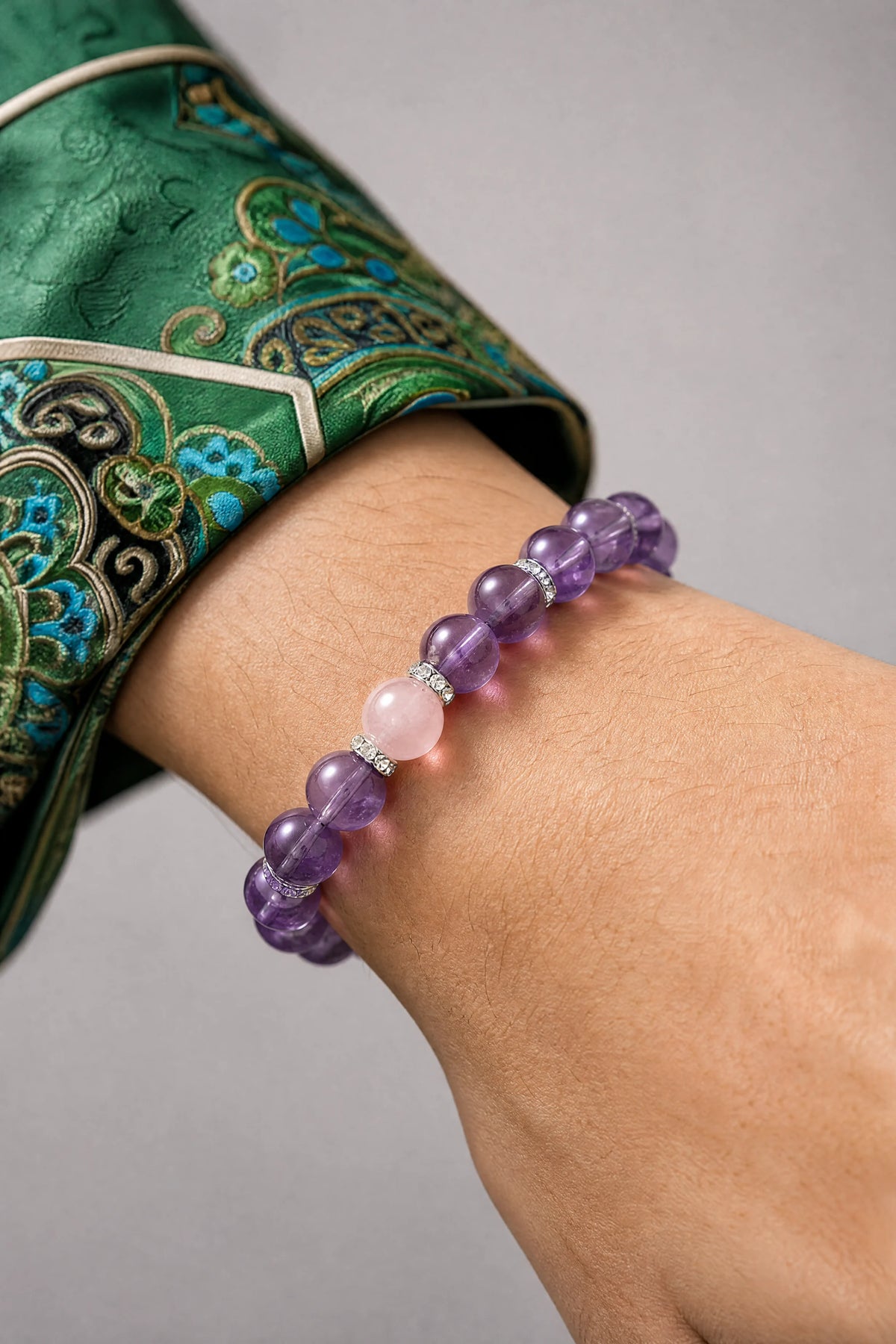 ice-clear-amethyst-bead-bracelet-model-a-outfit-a-closeup-01