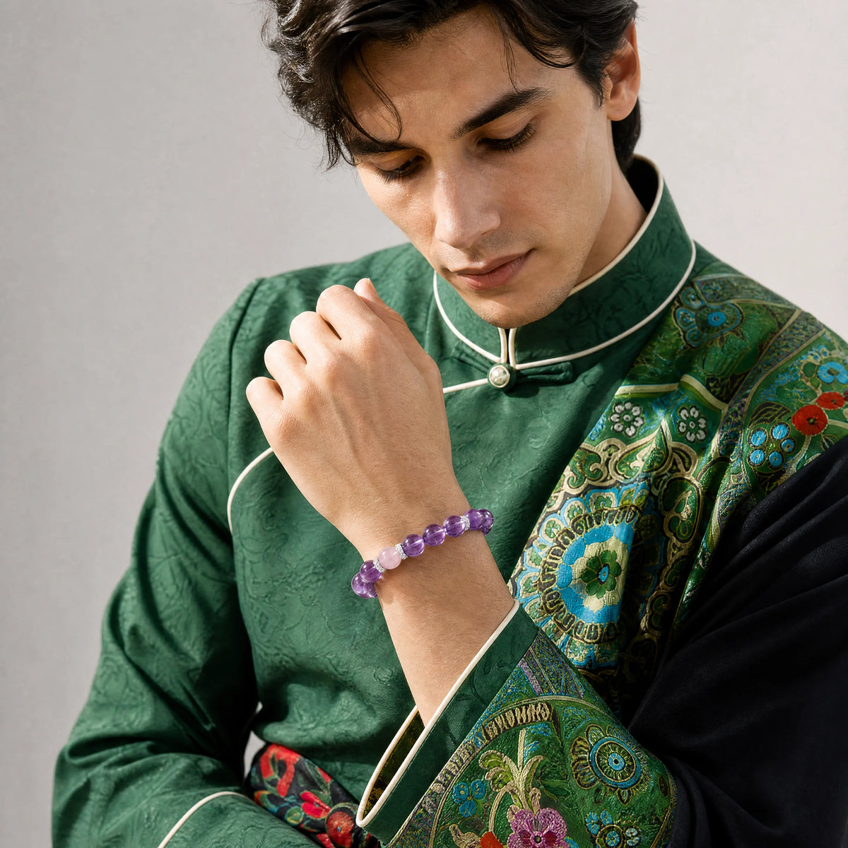 ice-clear-amethyst-bead-bracelet-model-a-outfit-a-fashion-02