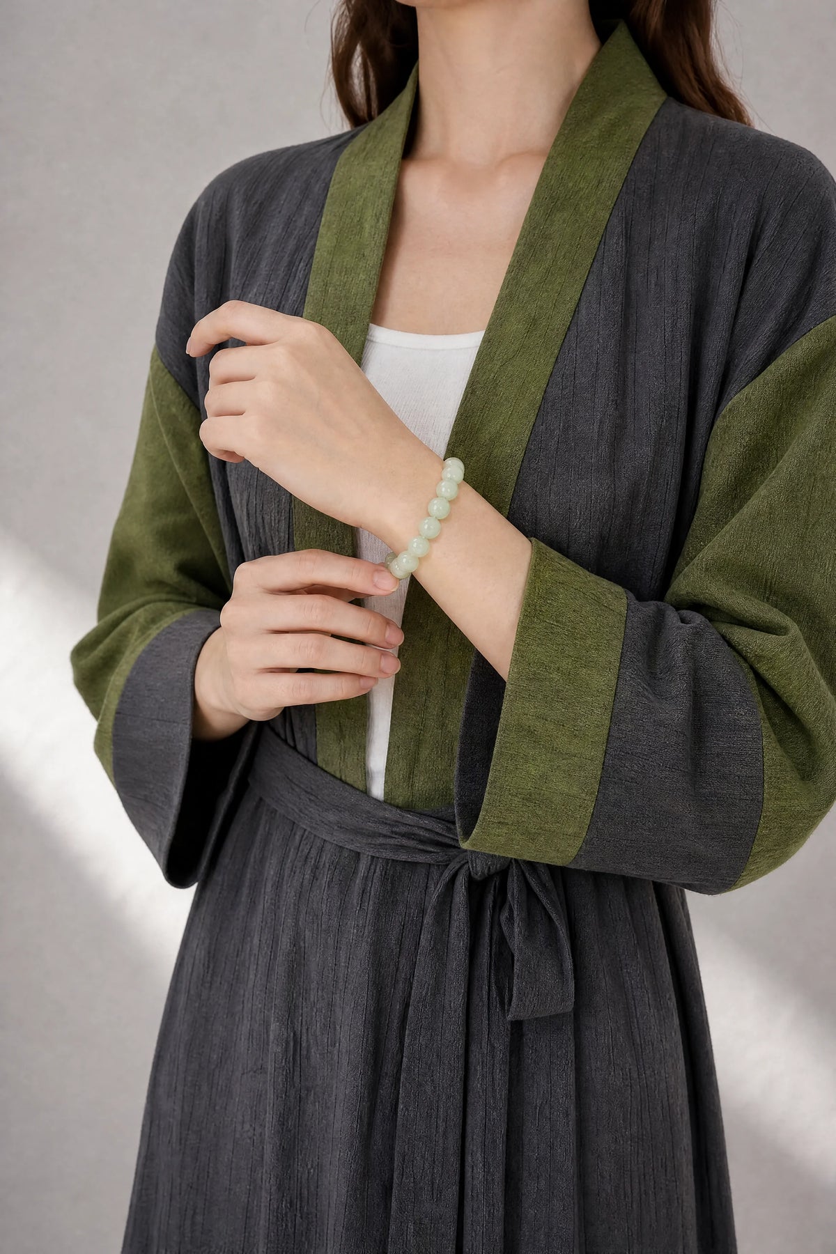 ice-green-jade-bead-bracelet-model-b-outfit-b-fashion-01