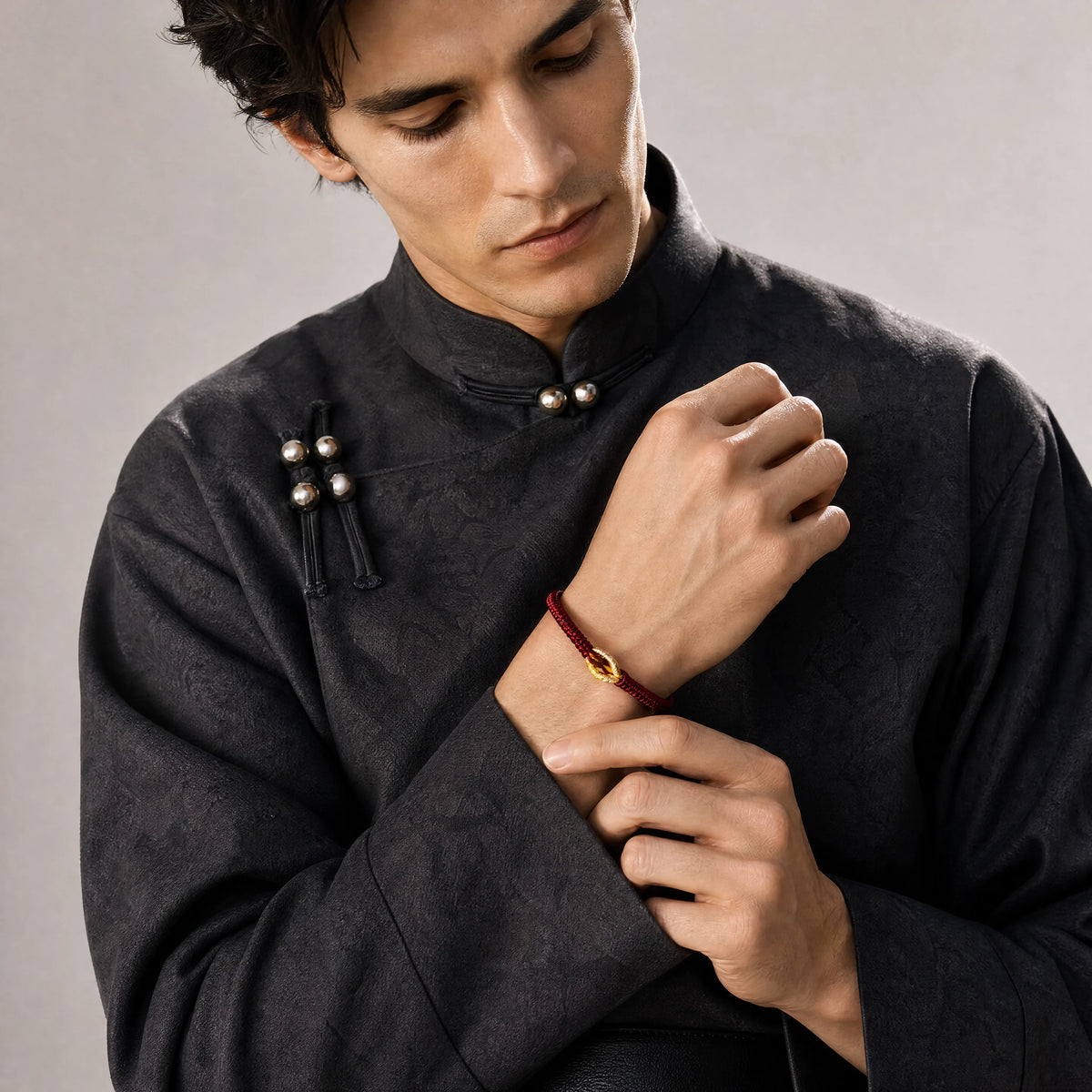 interlocking-ring-vajra-cord-bracelet-model-a-outfit-a-fashion-02