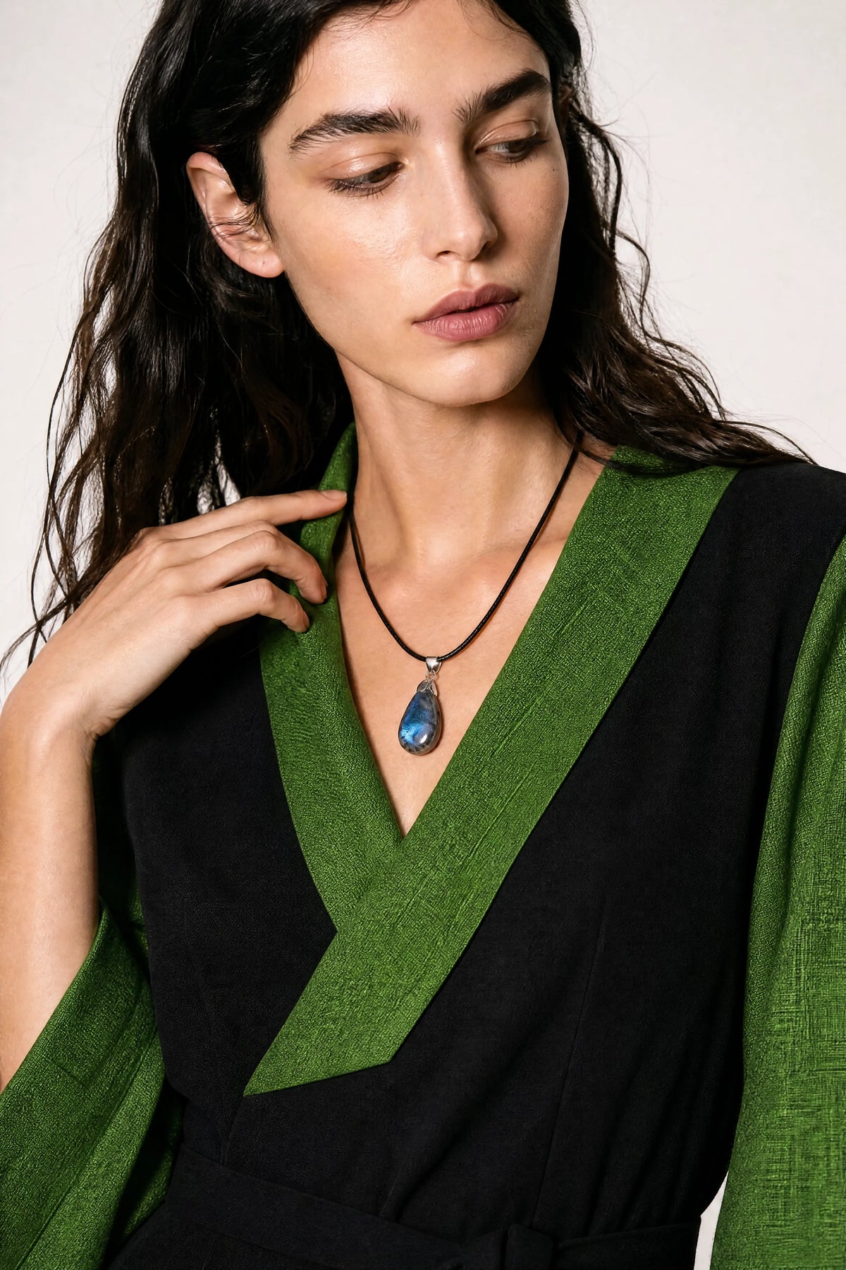 labradorite-cord-pendant-model-b-outfit-b-fashion-03