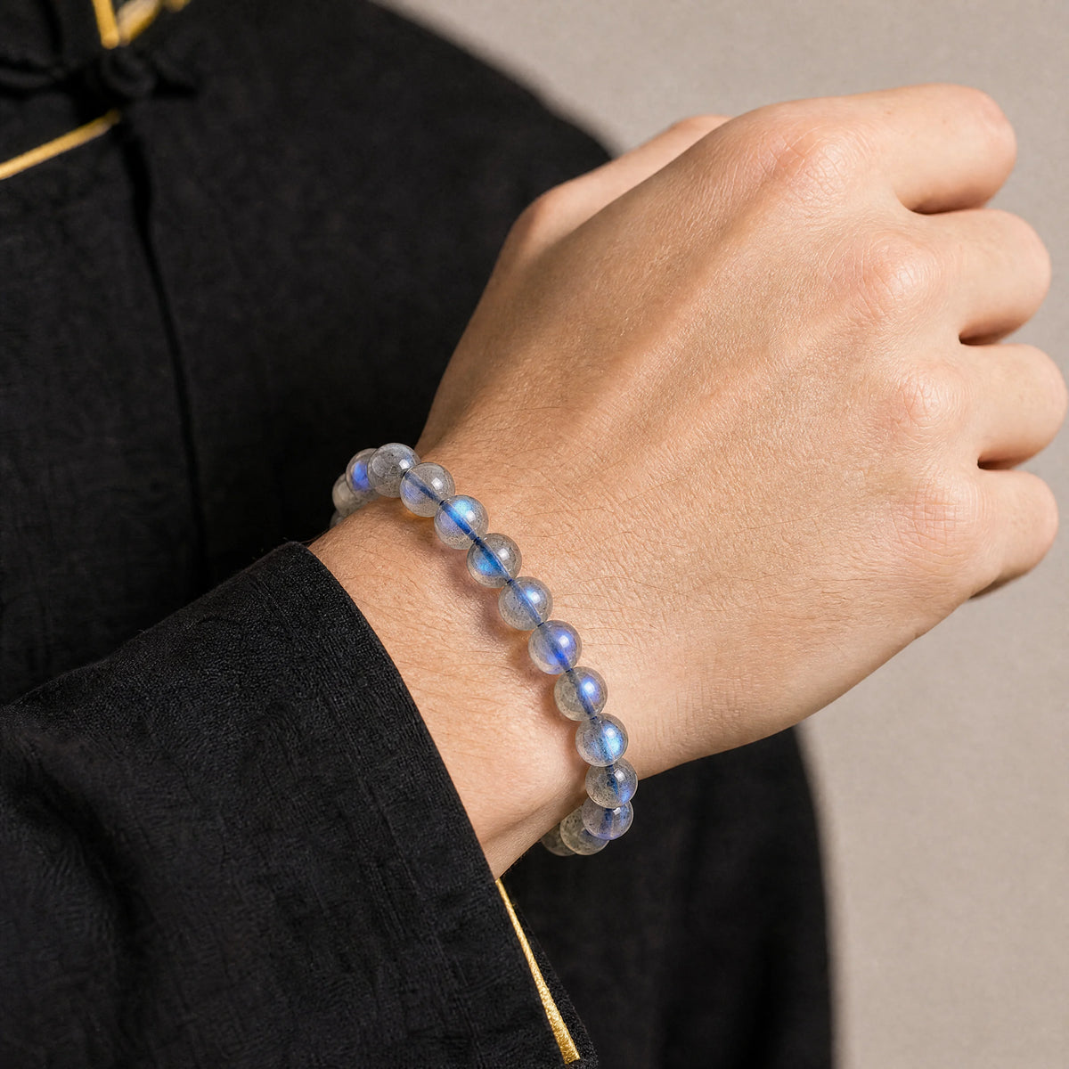 labradorite-flash-bracelet-model-a-outfit-a-closeup-01
