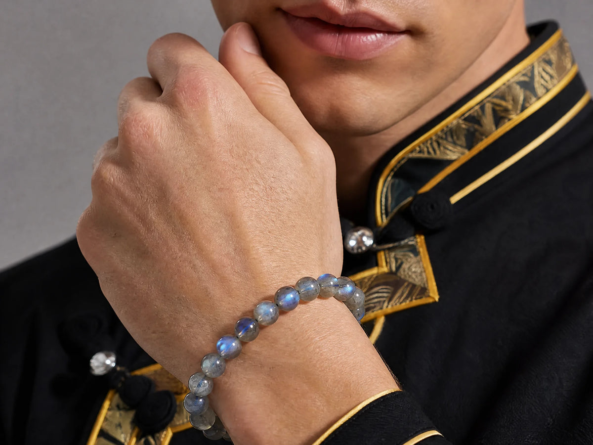 labradorite-flash-bracelet-model-a-outfit-a-fashion-02