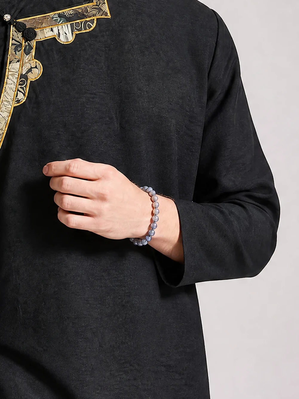 labradorite-flash-bracelet-model-a-outfit-a-fashion-03