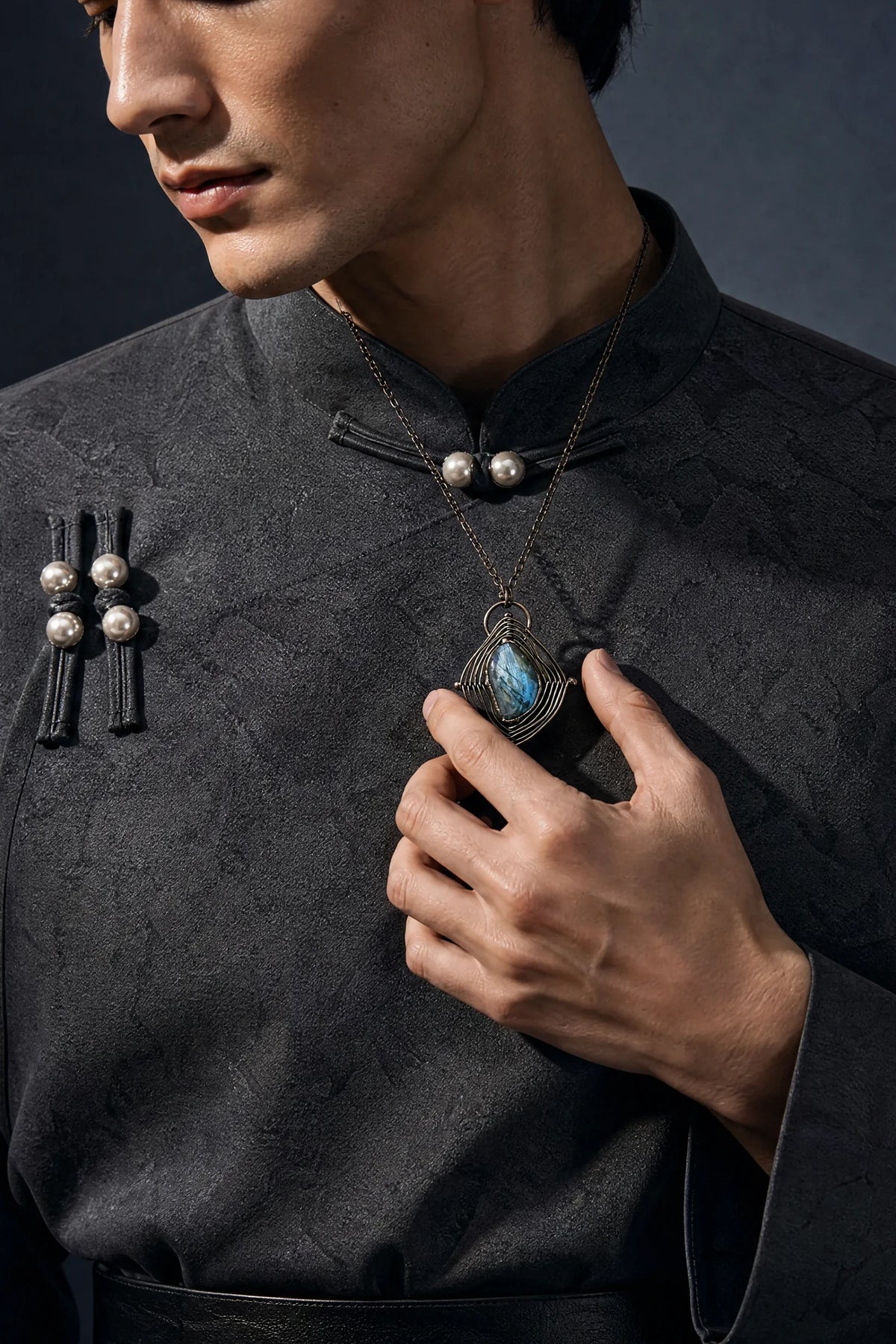 labradorite-web-necklace-model-a-outfit-a-fashion-01