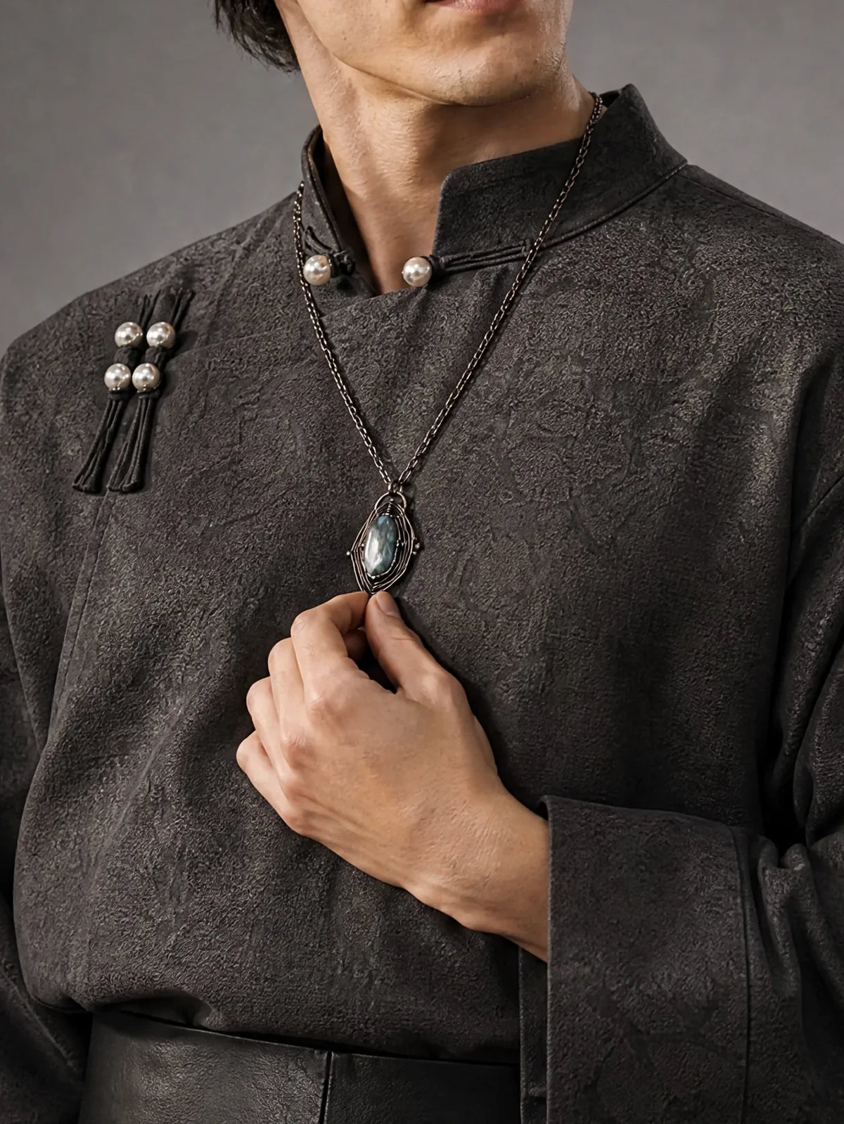 labradorite-web-necklace-model-a-outfit-a-fashion-03