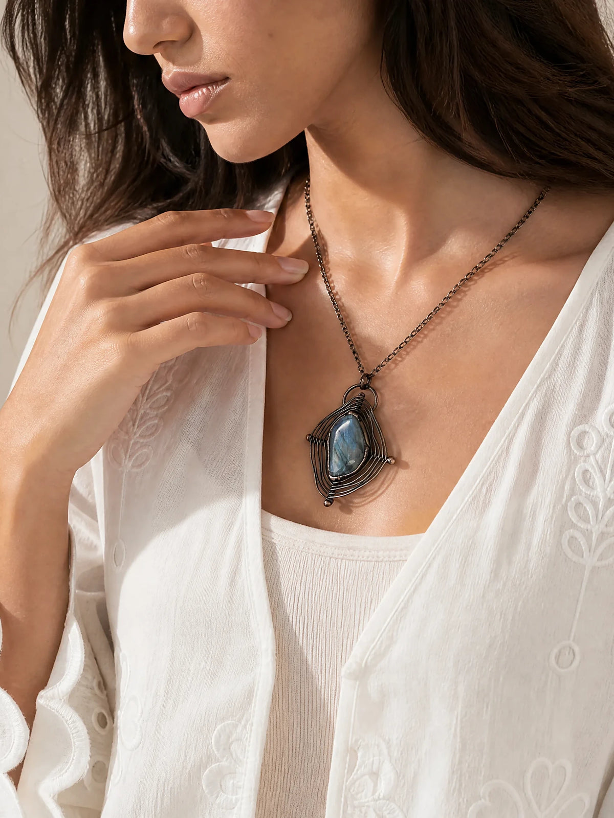 labradorite-web-necklace-model-b-outfit-b-fashion-03
