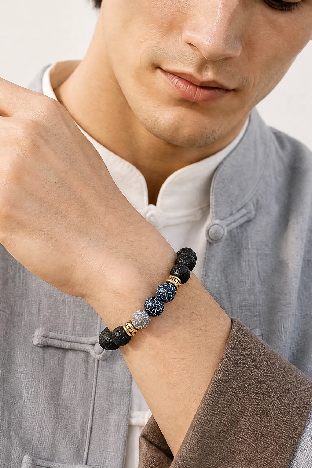 lava-stone-cracked-agate-bracelet-model-a-outfit-a-fashion-02