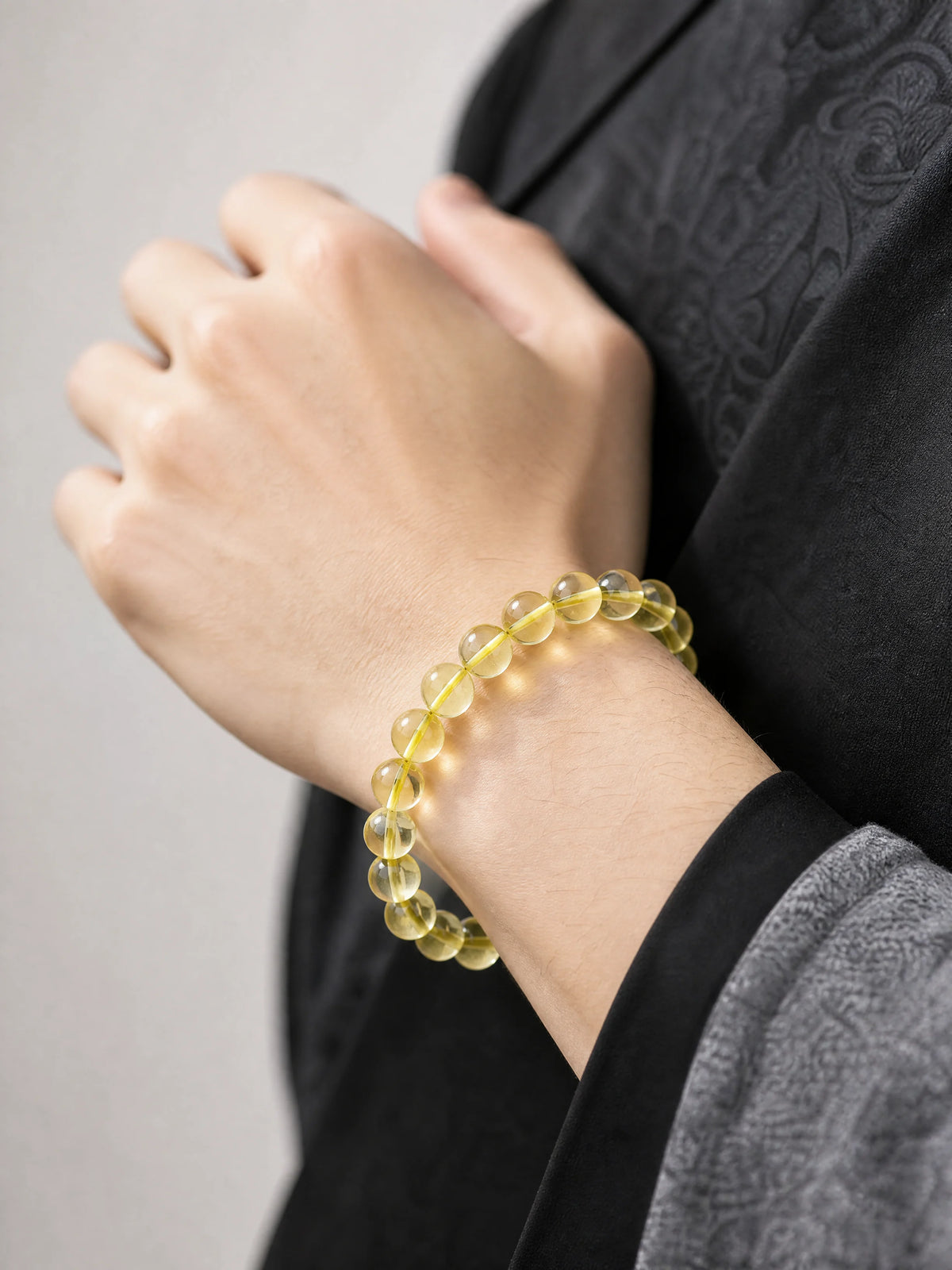 lemon-citrine-clear-bead-bracelet-model-a-outfit-a-closeup-01