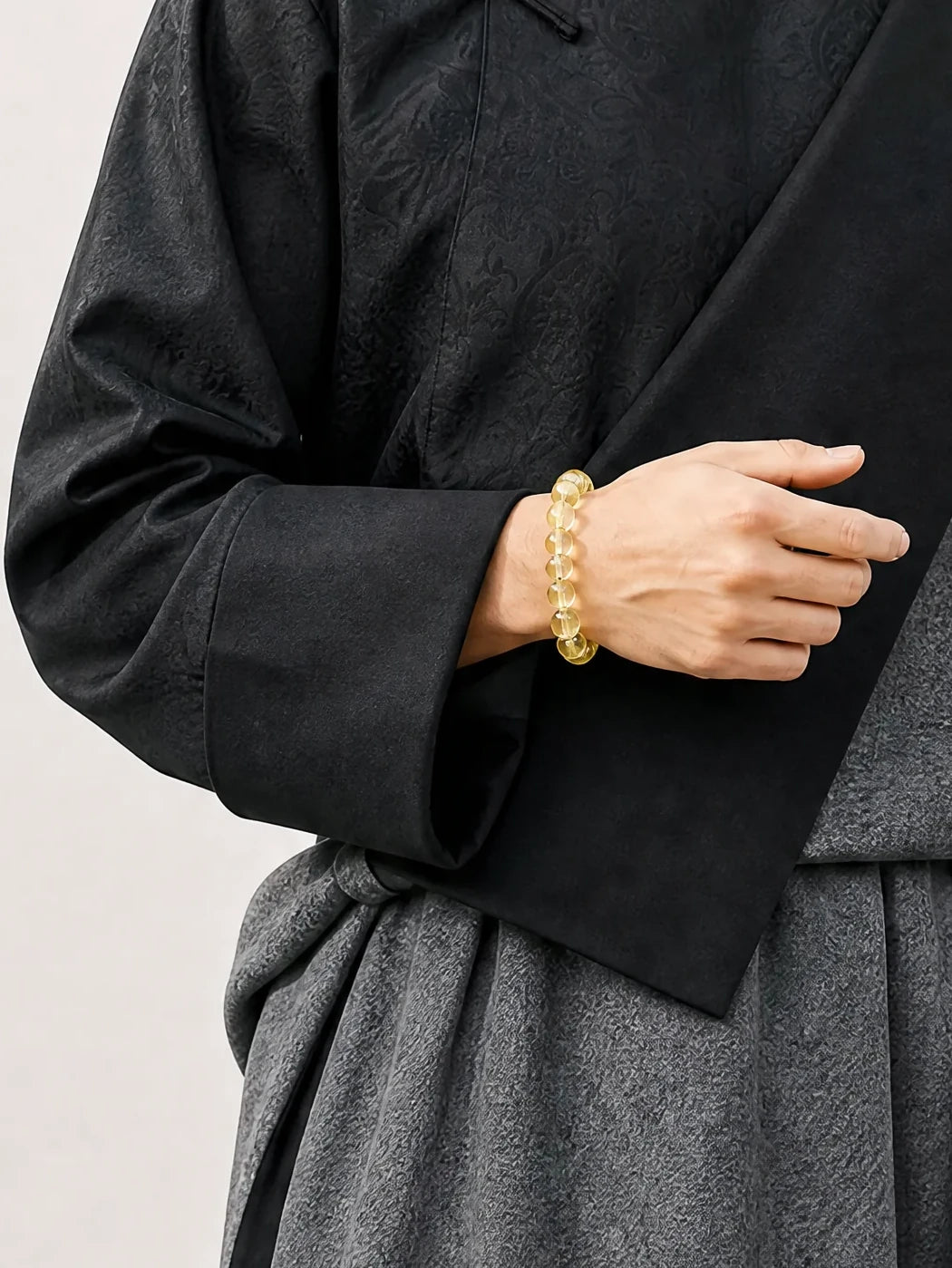 lemon-citrine-clear-bead-bracelet-model-a-outfit-a-fashion-03