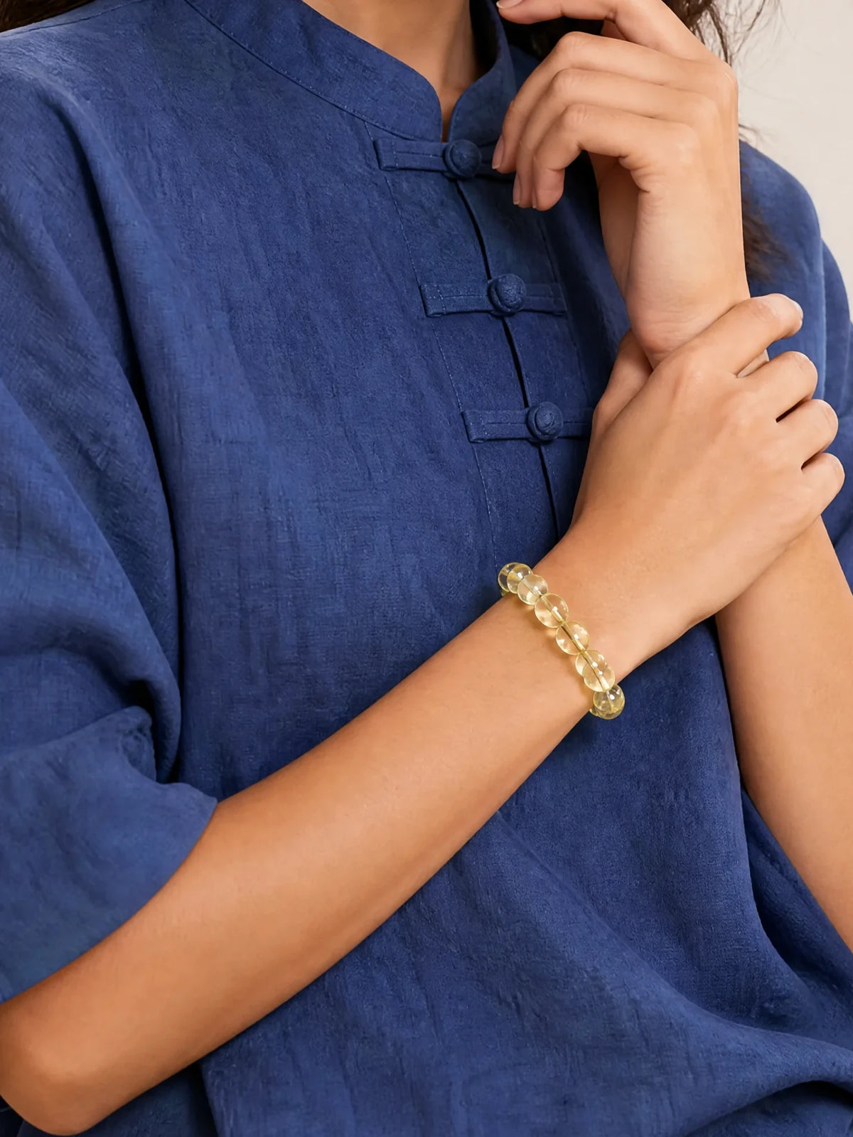 lemon-citrine-clear-bead-bracelet-model-b-outfit-b-fashion-03