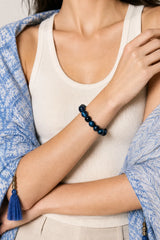 light-blue-tiger-eye-bracelet-model-b-outfit-b-fashion-01